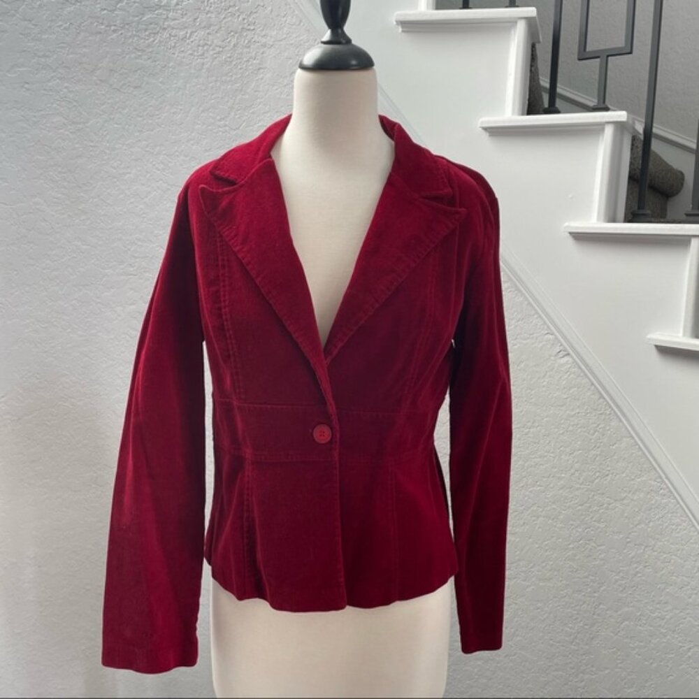 Flattering dark red corduroy blazer jacket.